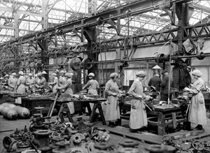 Mujeres trabajando en una fábrica